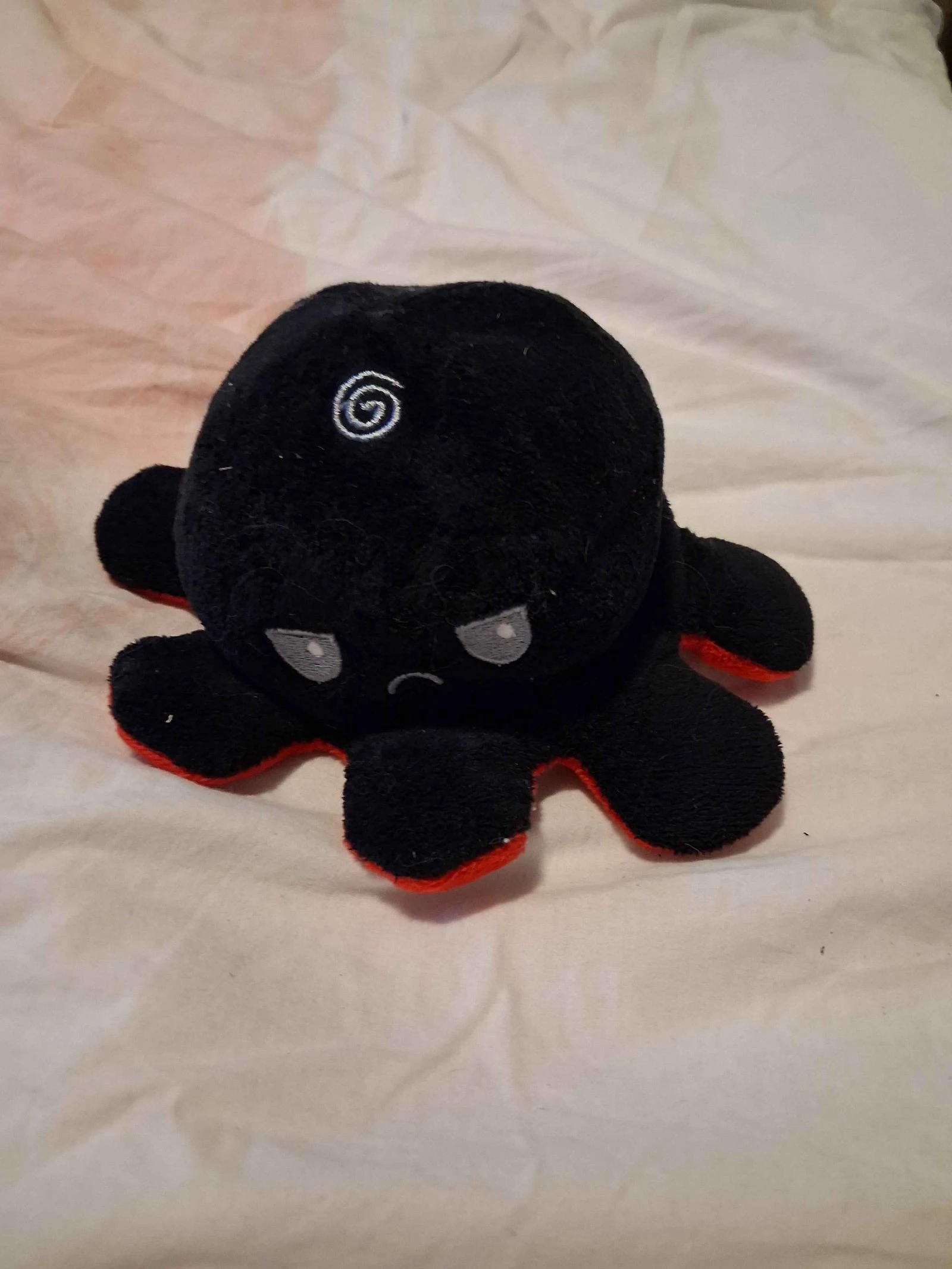 Red and black octopus – photo 2